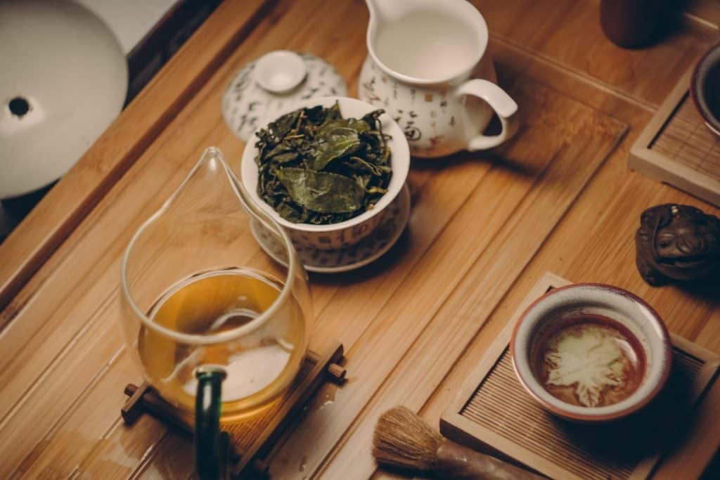 Menyeduh teh tradisional