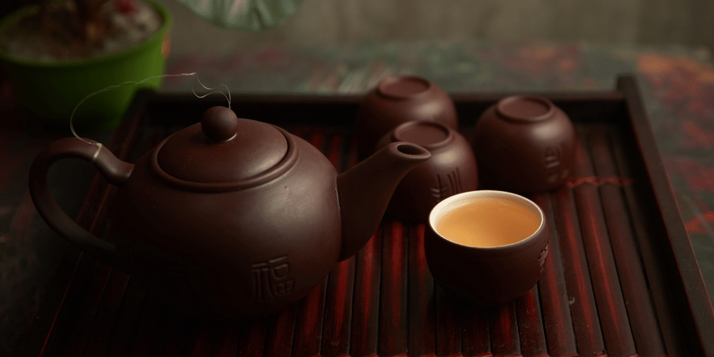 Penyajian teh dengan kettle